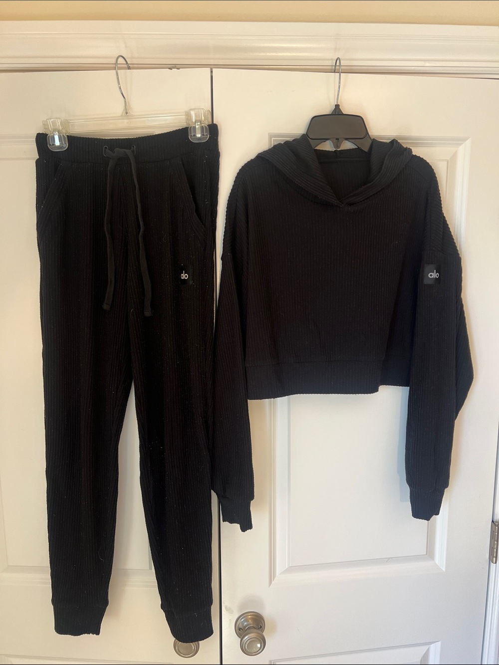 ALO Yoga Black Ribbed Cropped Hoodie & Drawstring Joggers
